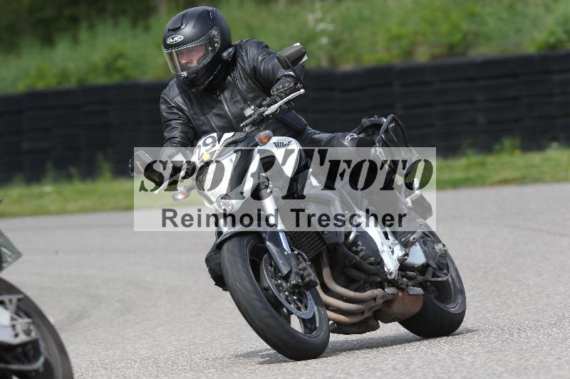 Archiv-2025/10 23.04.2025 Cornu Master School ADR/rot-rouge/29